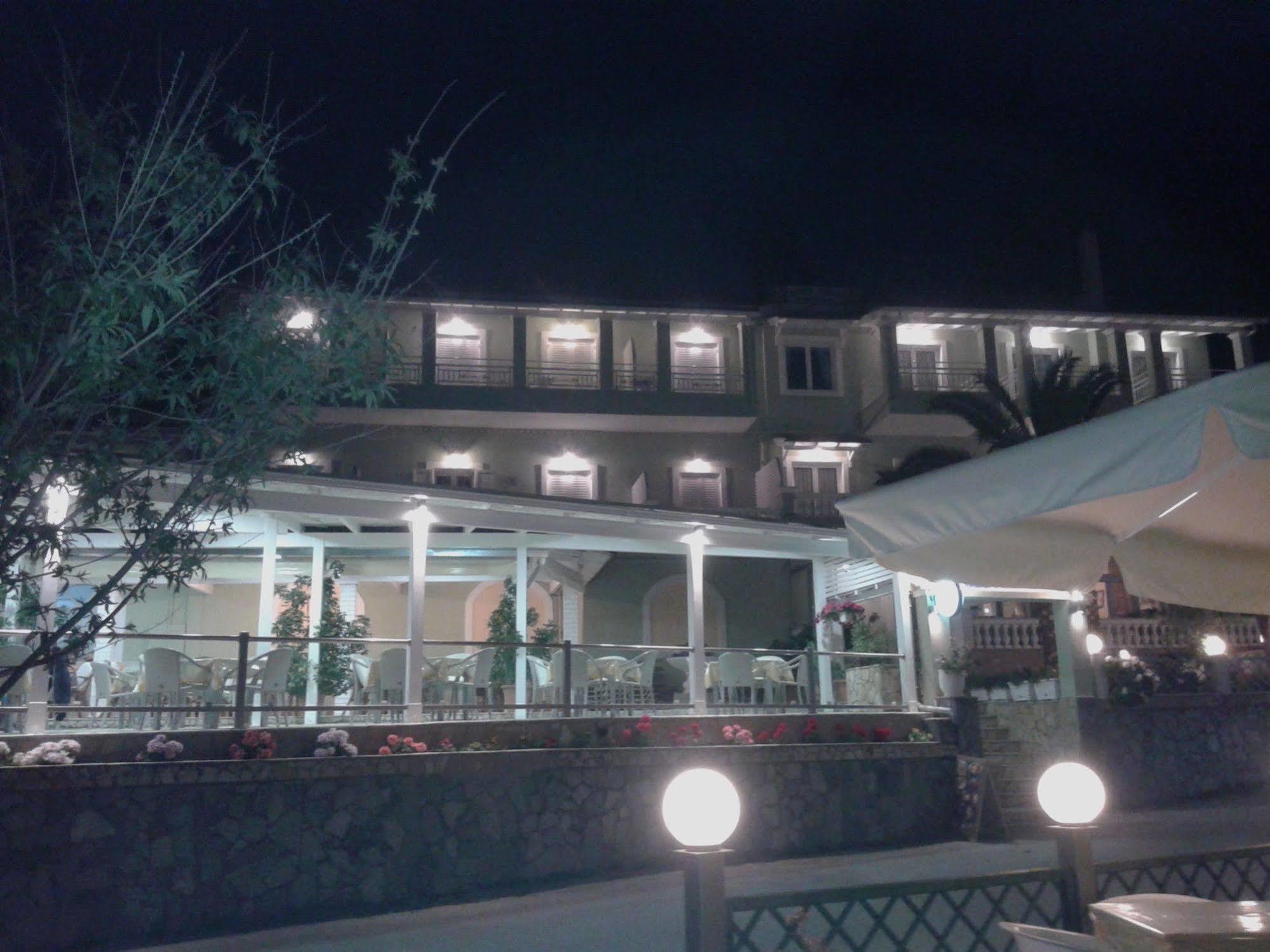 Golden Sunset Hotel บูเกริ ภายนอก รูปภาพ