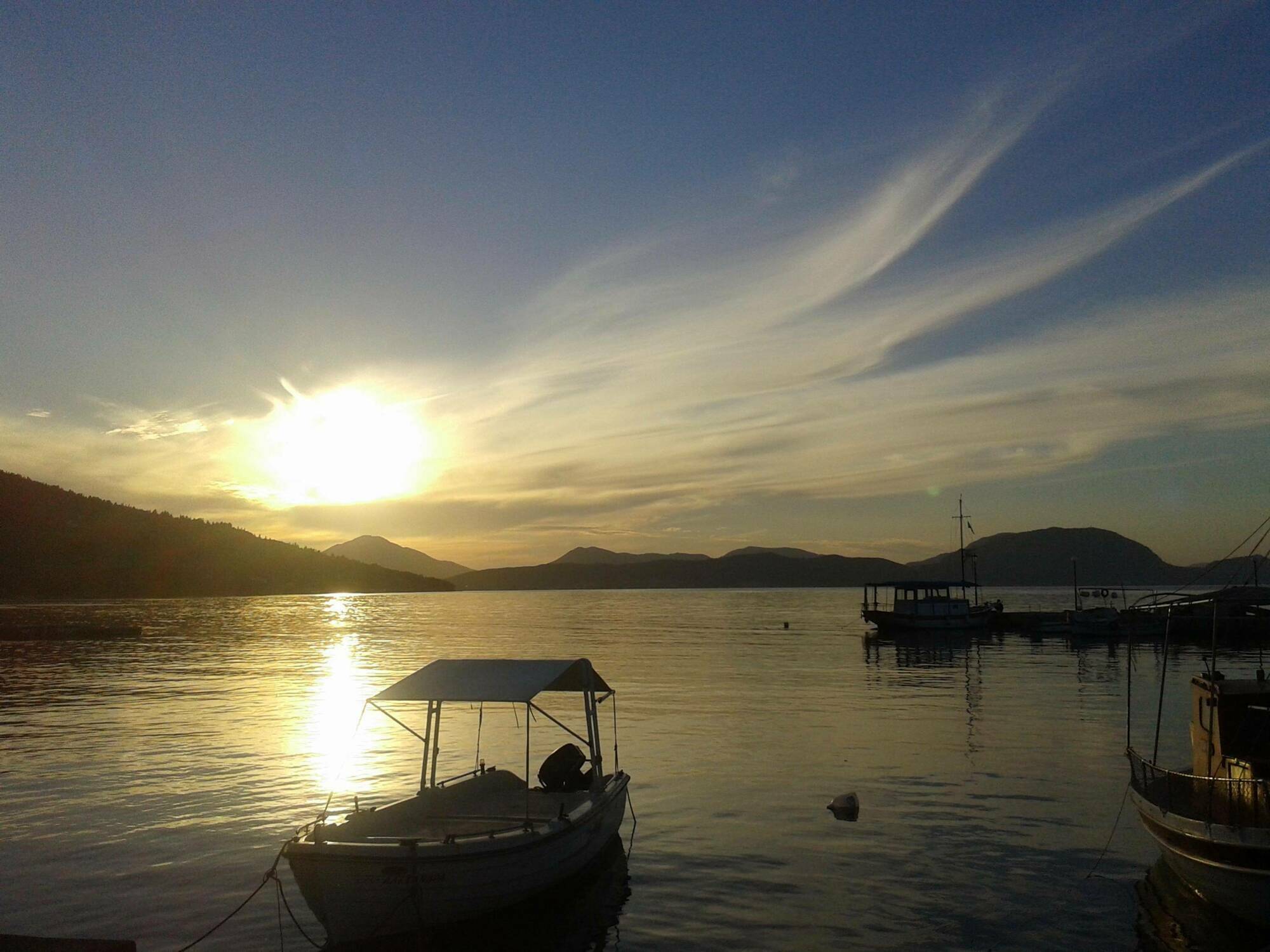Golden Sunset Hotel บูเกริ ภายนอก รูปภาพ